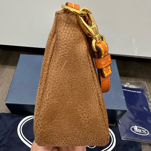 Bric’s camel caviar suede leather mini bag. - Picture 6 of 16